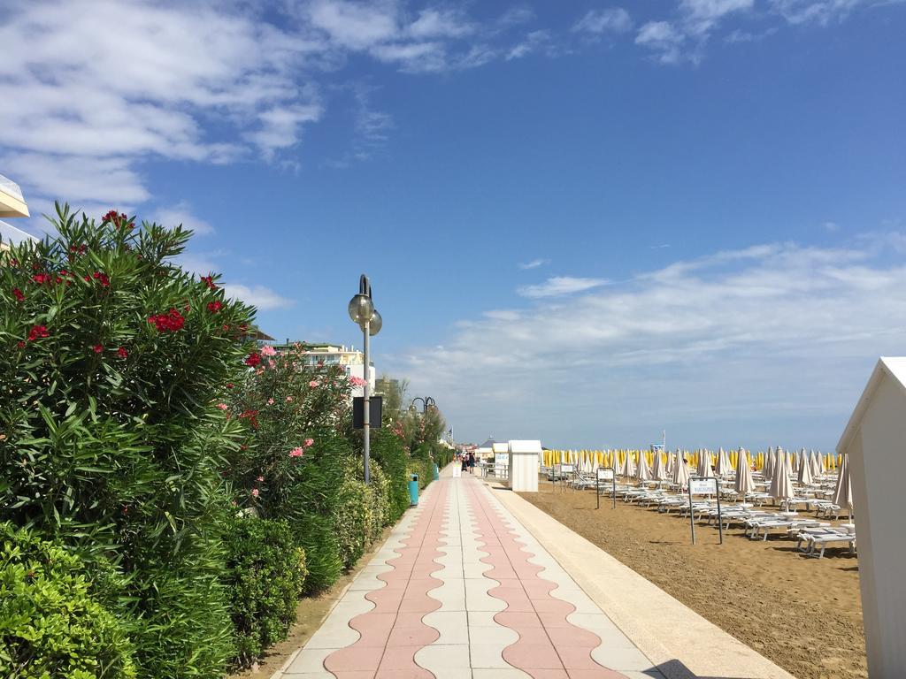 Hotel Astor Lido di Jesolo Exterior foto